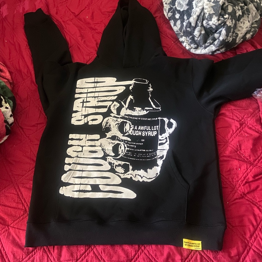 Awful lotta cough syrup hoodie
Size large 
Brand new 
Willing to negotiate pric